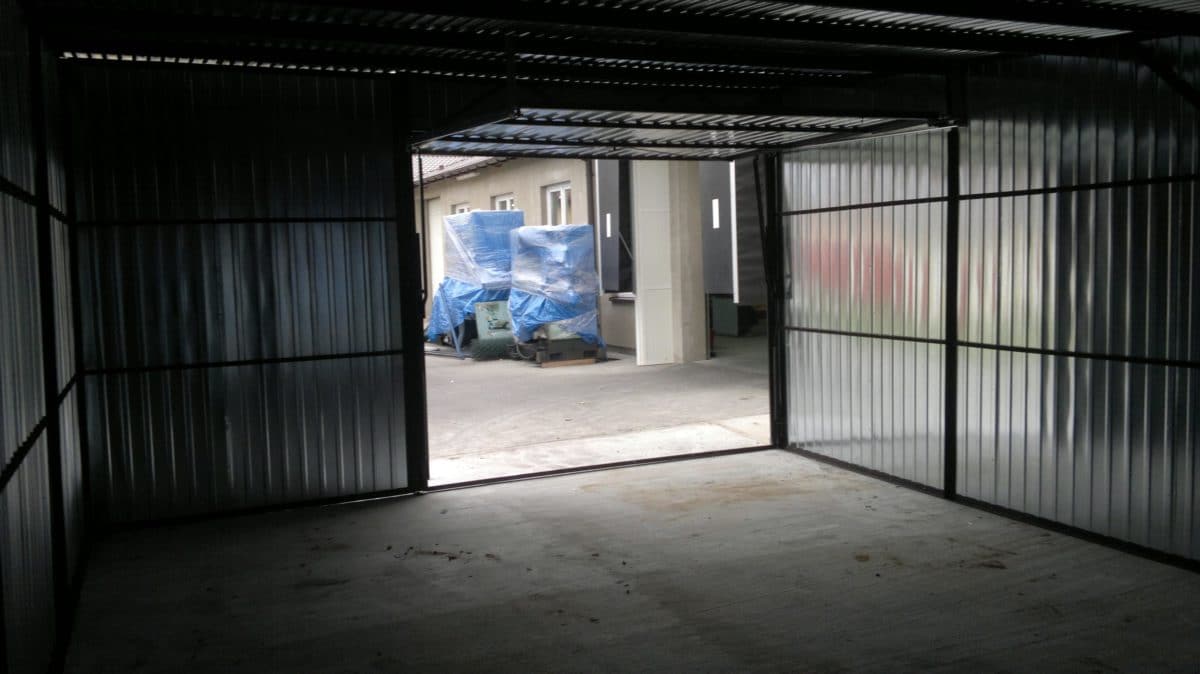Plechová garáž 4,5x5m výklopná vrata