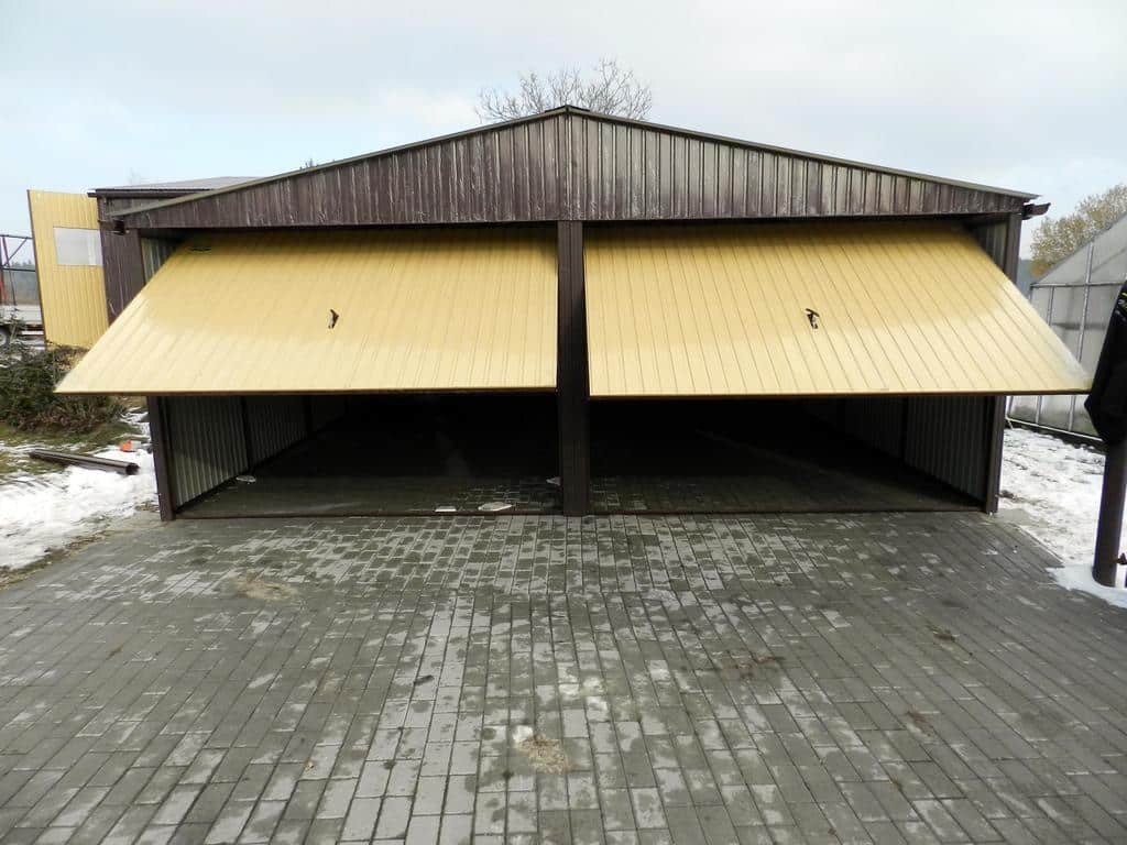 Plechová garáž 6x6 m - hnědá/písková