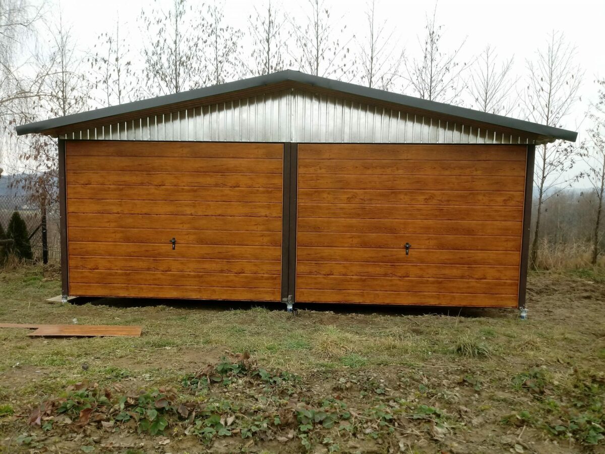 Plechová garáž 6x3m vrata zlatý dub