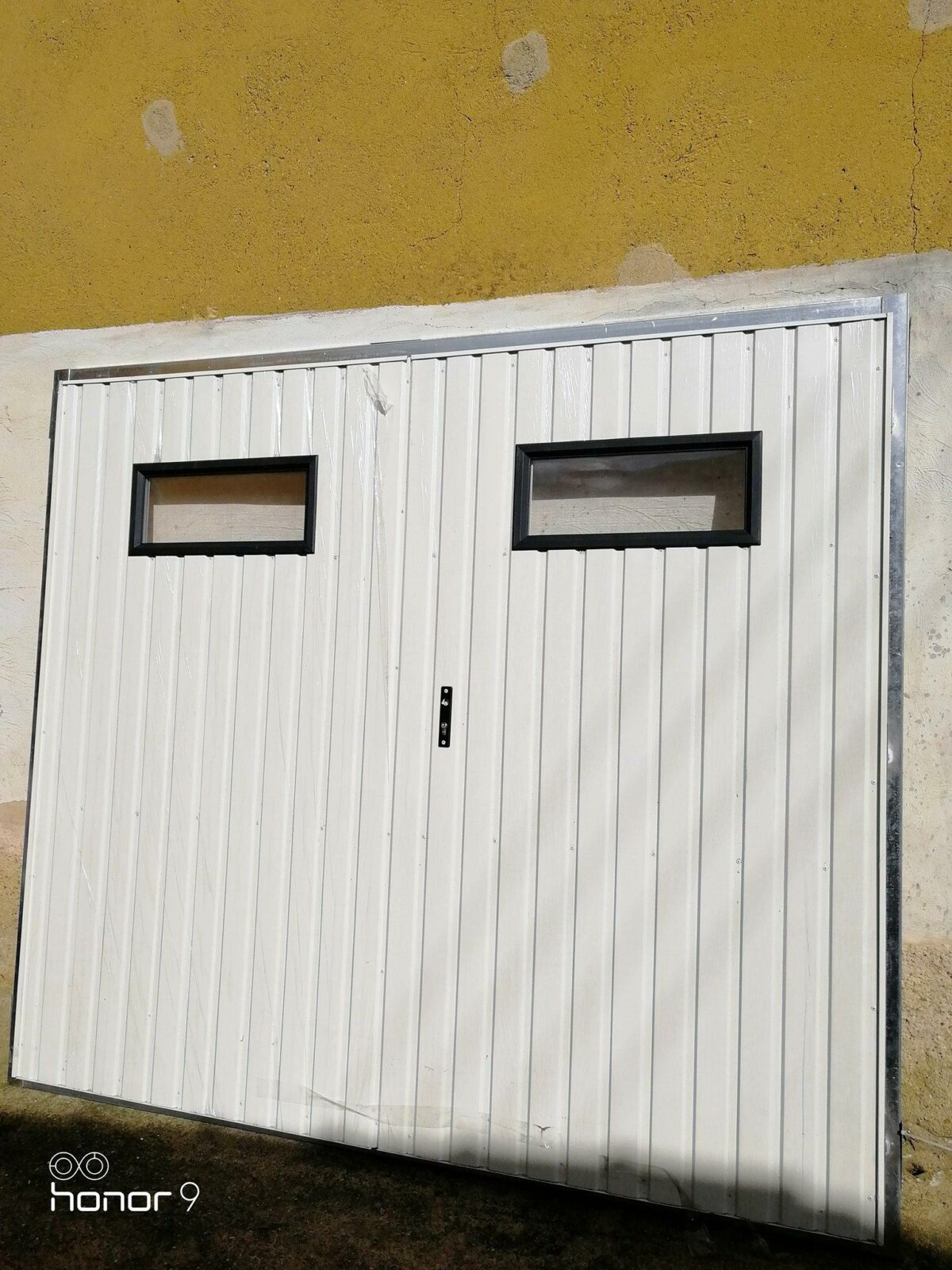 Garážová vrata 3×2 výklopná s rámem 2xokno