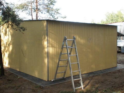 Plechová montovaná garáž 9×6 - písková