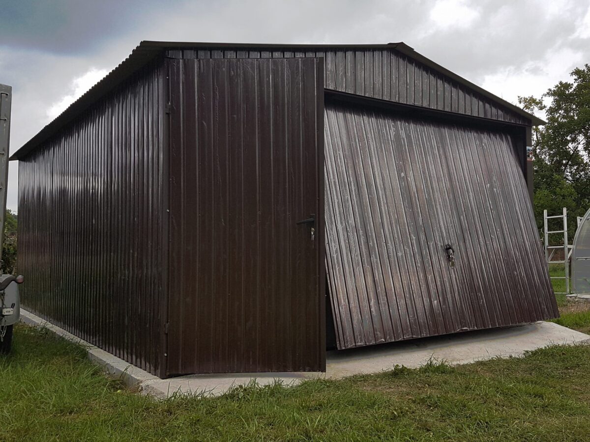 Plechová montovaná garáž 4×6 - tmavě hnědá matná