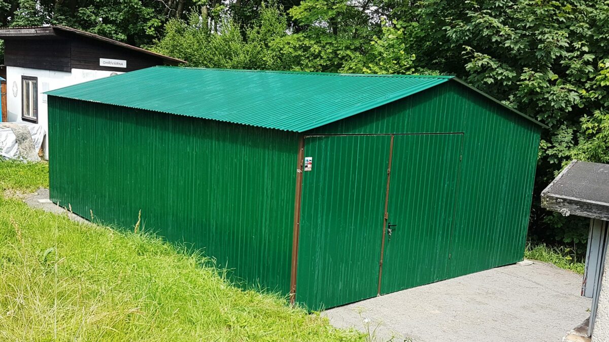 Plechová garáž 5x6 m - tmavo zelená