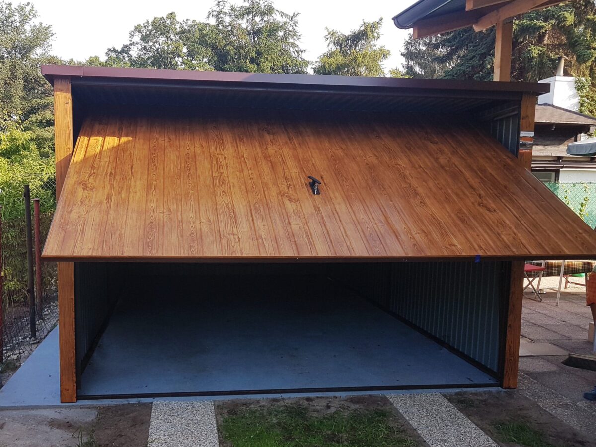 20190617 181348 - Plechová garáž 3x5,5 m – zlatý dub světlý