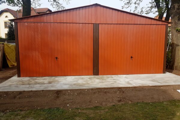 Plechová montovaná garáž 6×5m - světle hnědá/ výklopná vrata