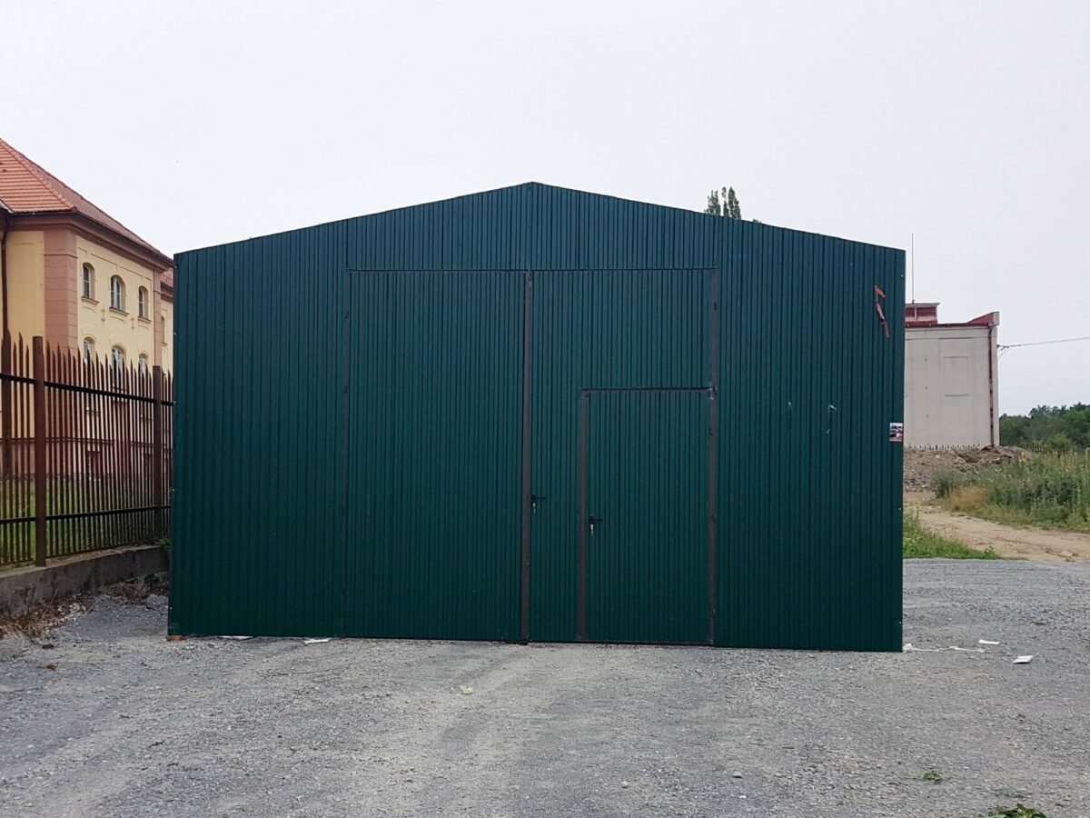Plechová montovaná hala 6×8m - tmavo zelená