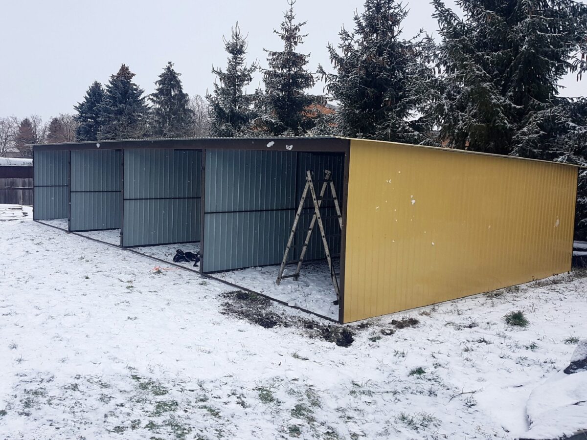 Plechová garáž 12×6 m - písková