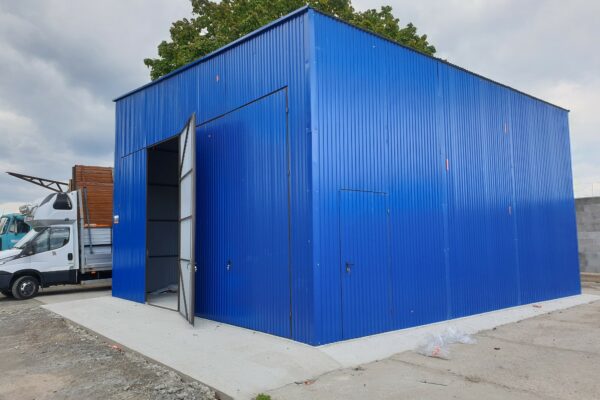 Plechová montovaná hala 8x8,5 m – modrá