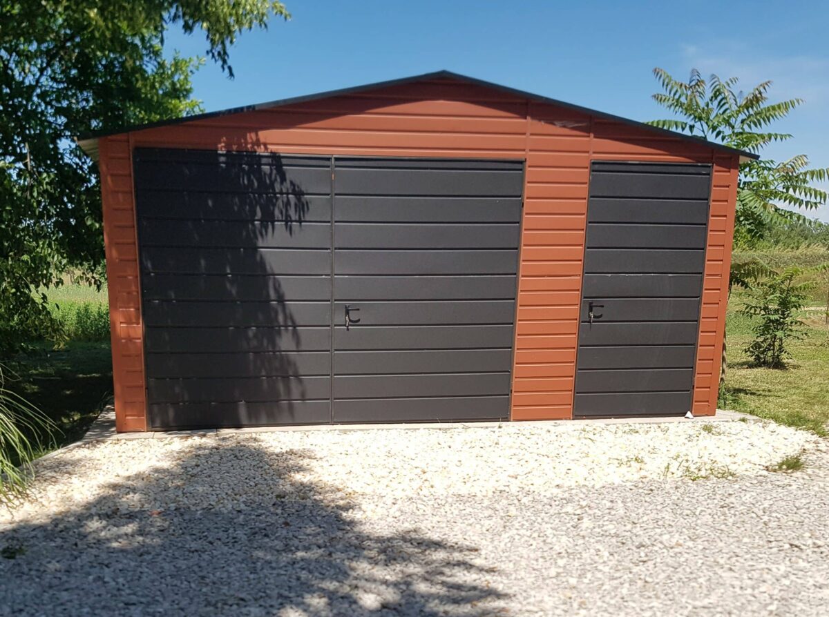Plechová garáž 5x6 m - světle hnědá/černá matná