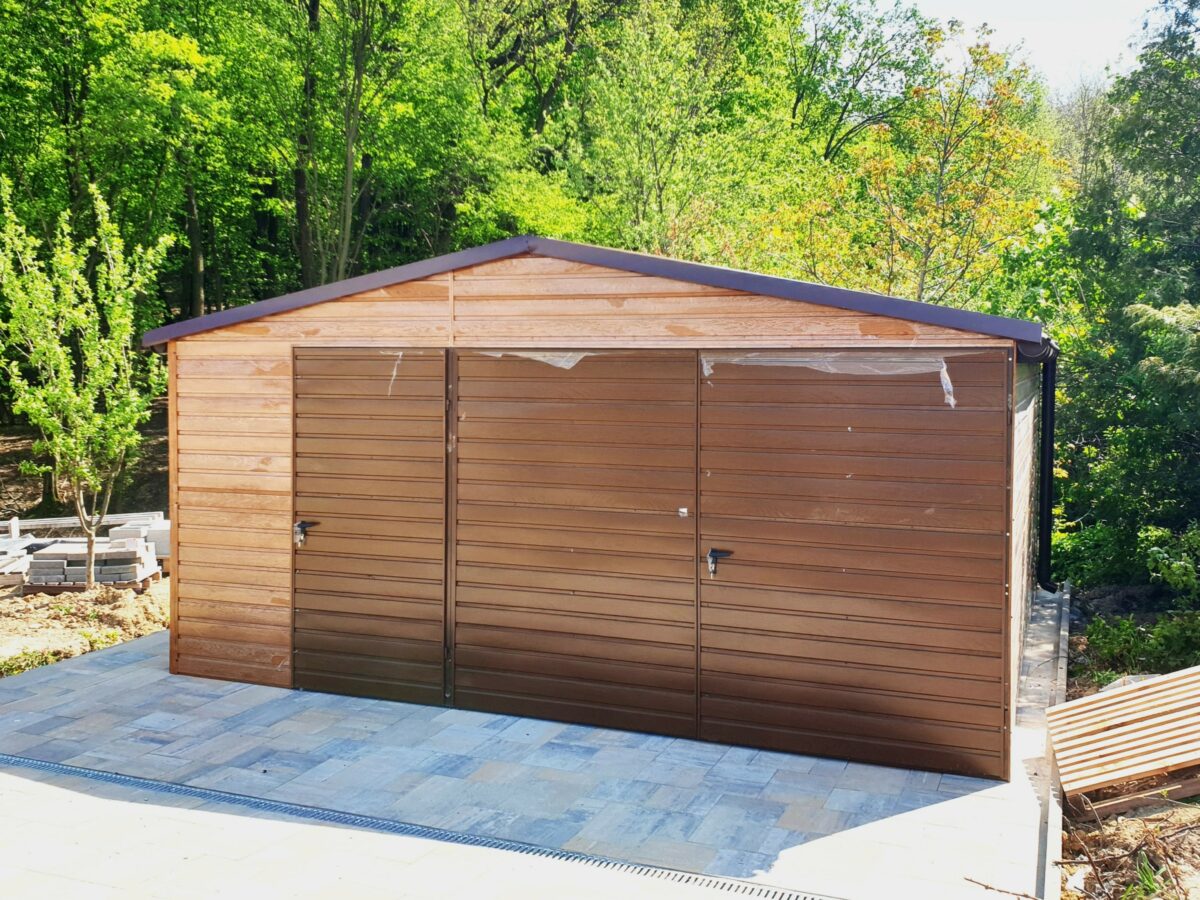 20230503 142041 scaled - Plechová montovaná garáž 5x5 m – Zlatý dub světlý/Nuc