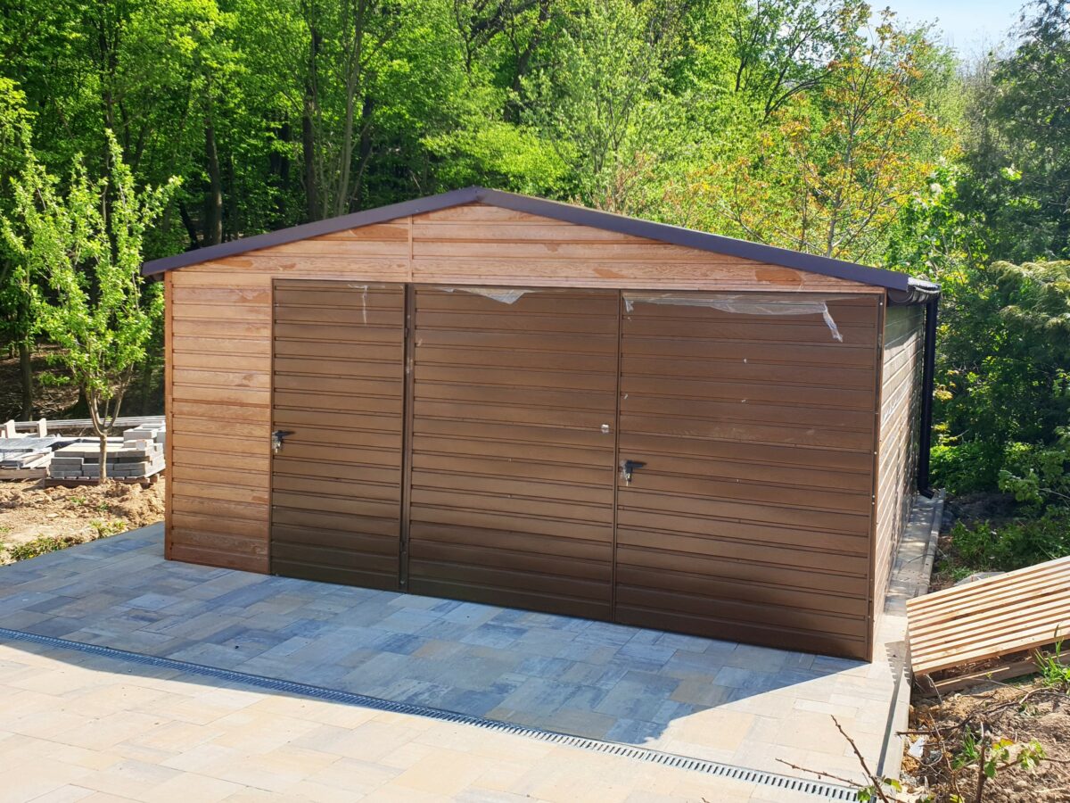 20230503 142044 scaled - Plechová montovaná garáž 5x5 m – Zlatý dub světlý/Nuc