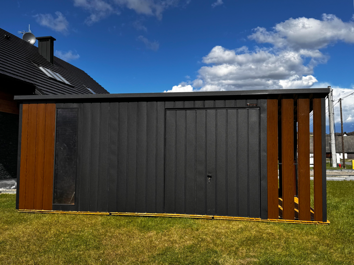 3 - Zahradní domek 5×3 m + přístřešek 1x3 m – černá matná/ořech
